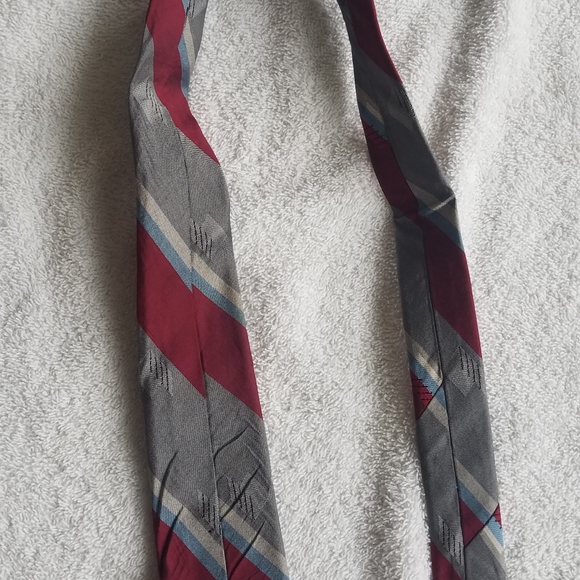 John Ashford 100% Silk Necktie / Suit Tie Grey, Red, Blue Stripe - Picture 11 of 14